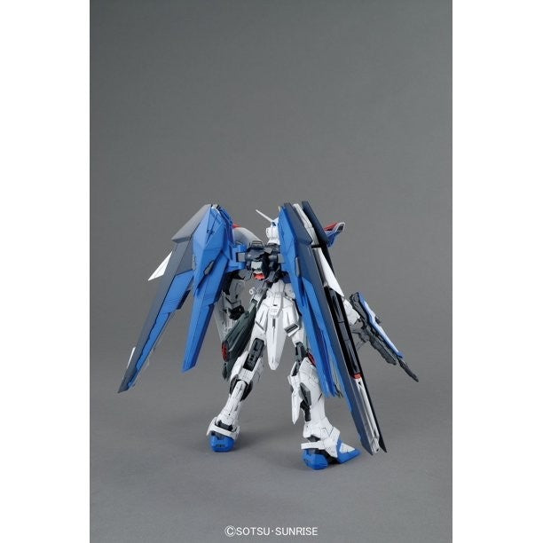 ZGMF-X10A Freedom Gundam (Ver. 2.0) "Gundam SEED", Bandai MG (Model Kit)
