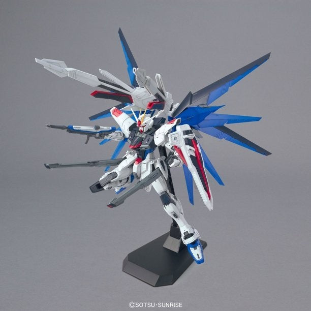 ZGMF-X10A Freedom Gundam (Ver. 2.0) "Gundam SEED", Bandai MG (Model Kit)